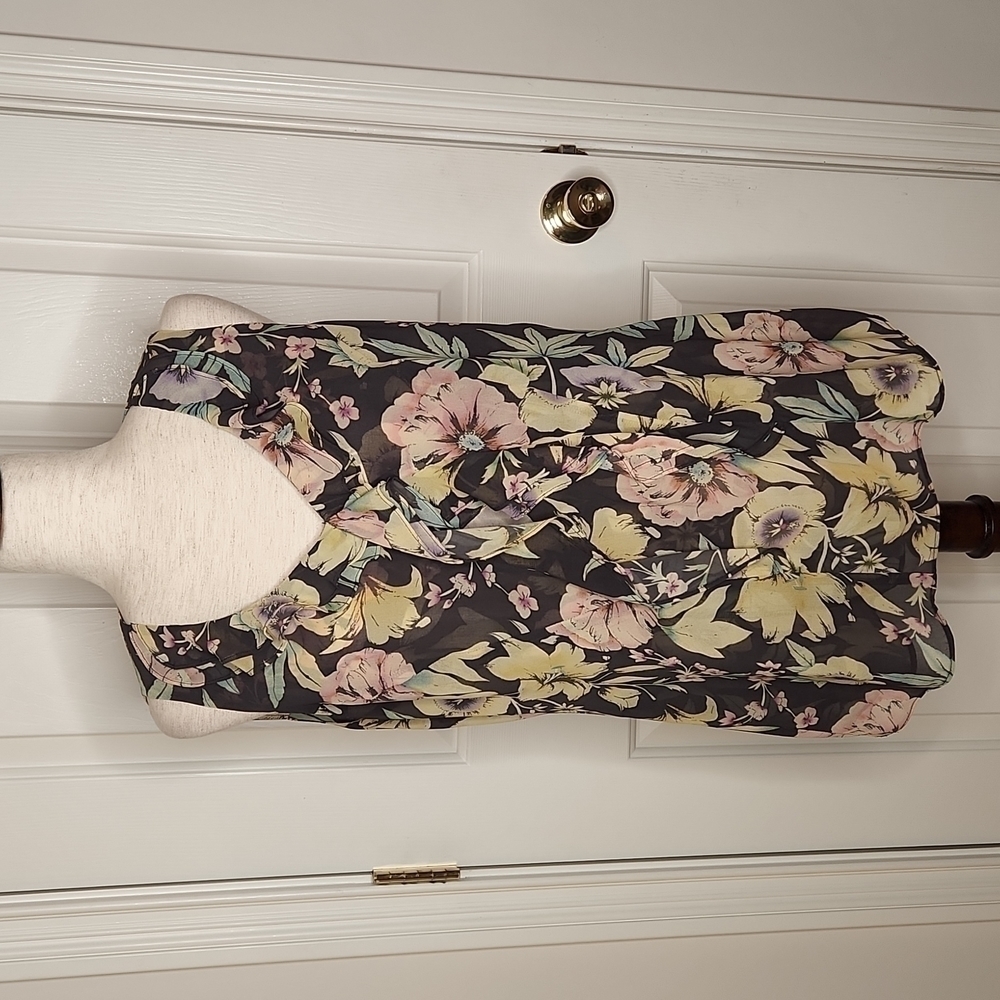 Cabi Osaka Nights Floral Ruffled Top Size M